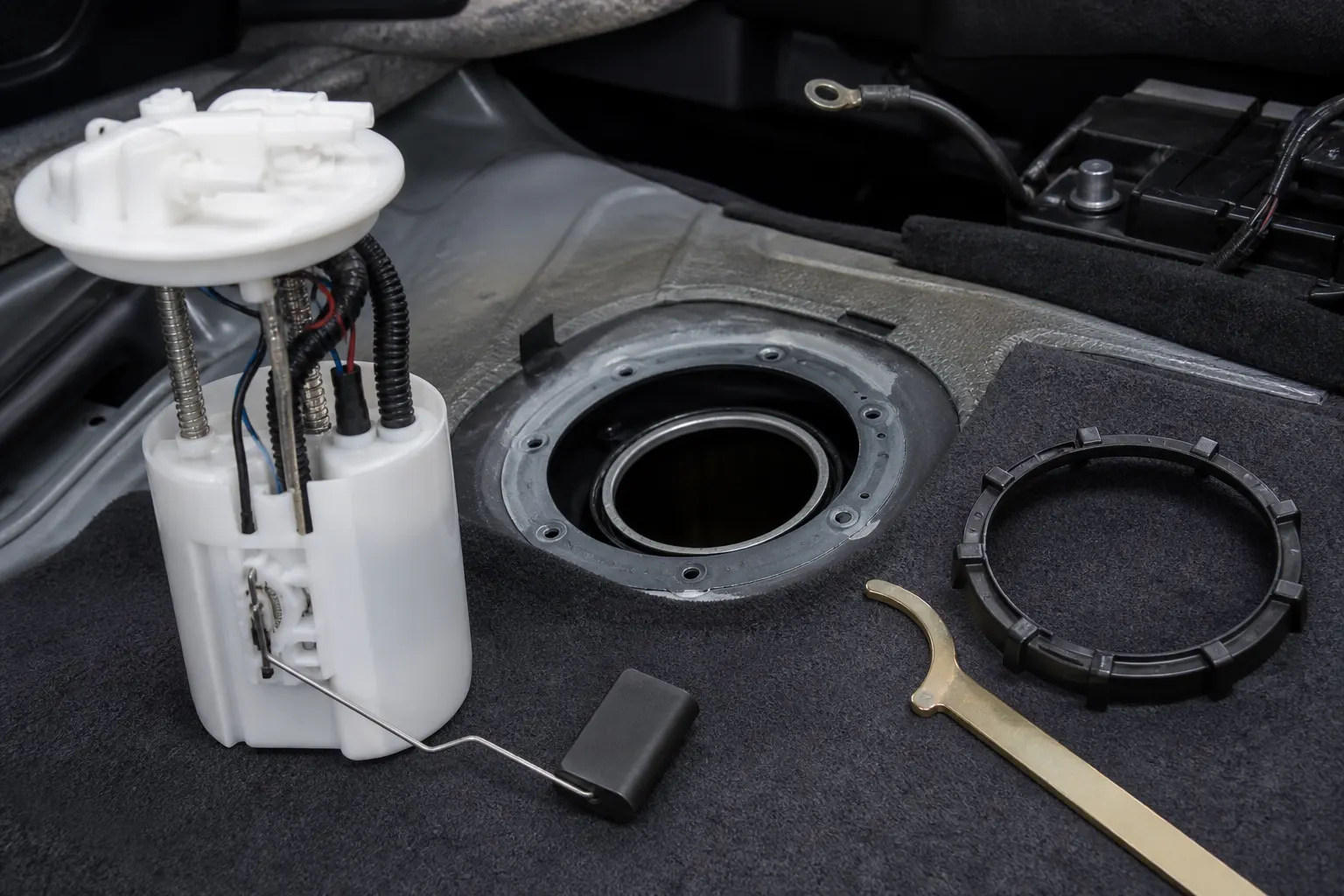 Safe access pre-check around an in-tank fuel pump opening